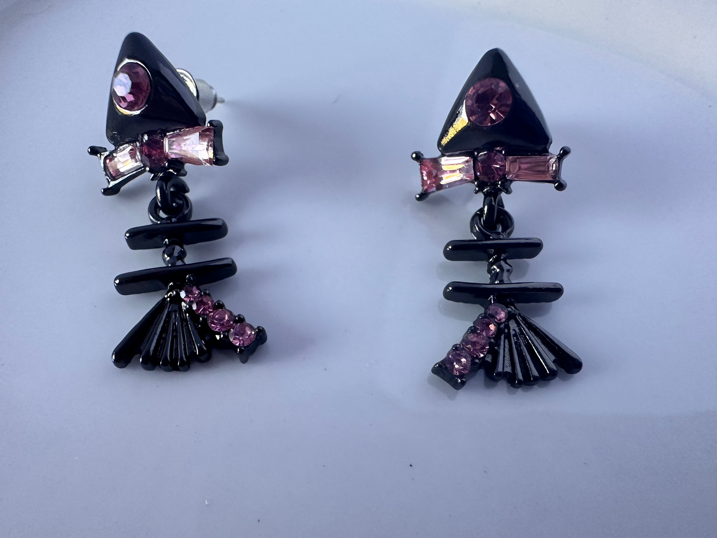 Pink Diamante Black Fish Bone Drop Earings