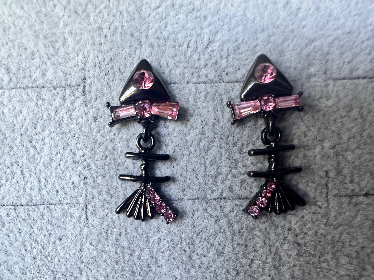 Pink Diamante Black Fish Bone Drop Earings