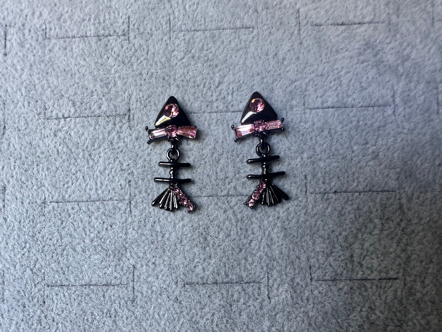 Pink Diamante Black Fish Bone Drop Earings