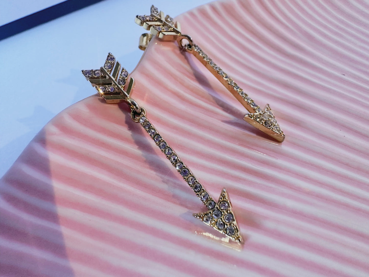 Diamante Gold Arrow Drup Earings