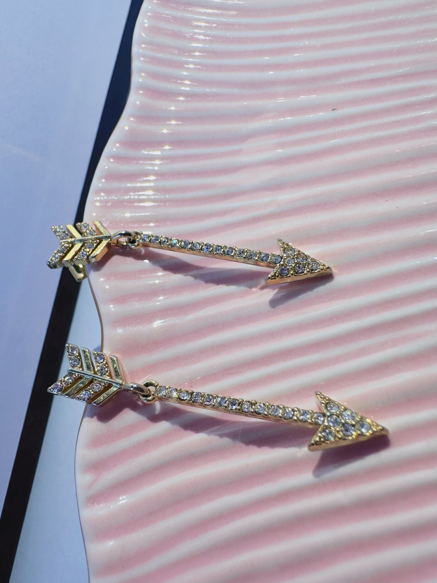 Diamante Gold Arrow Drup Earings